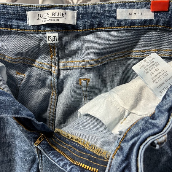 Distressed Judy Blue Skinnies - Picture 3 of 3